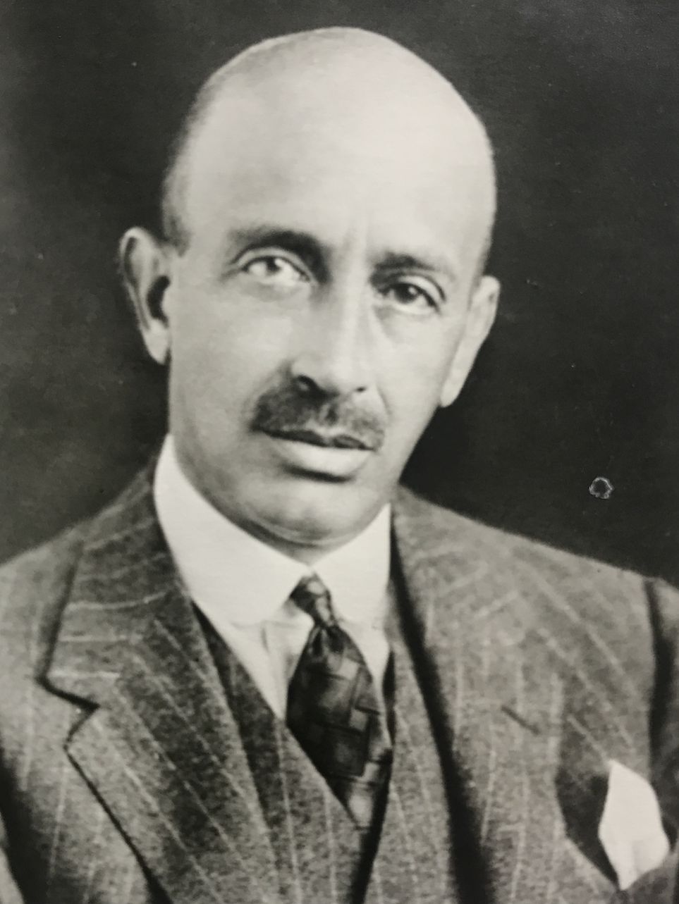 Porträt von Dr. Max James Emden